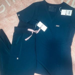 NWT FIGS scrubs- Caribbean blue- petite